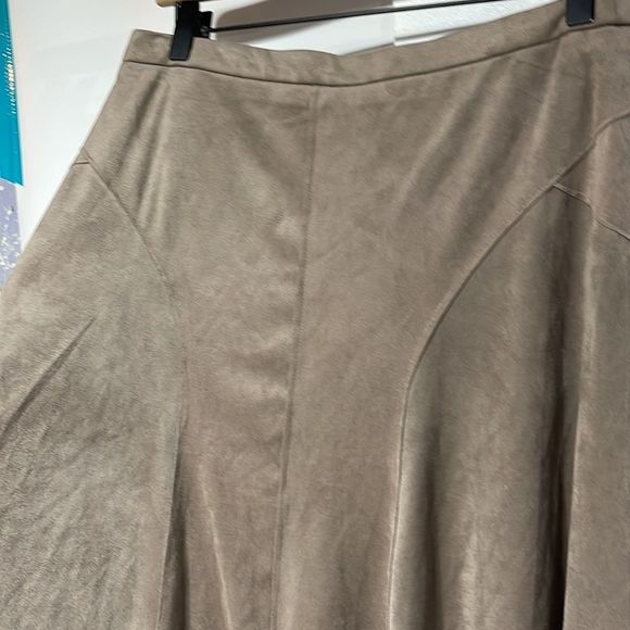 Cynthia Rowley Tan Faux Suede A- Line Midi Skirt Size 6 BoHo Chic - Picture 6 of 14